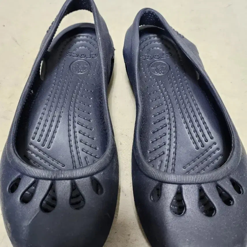 [SOLD OUT] 225 크록스 발레리나 플랫 네이비 여성 샌들