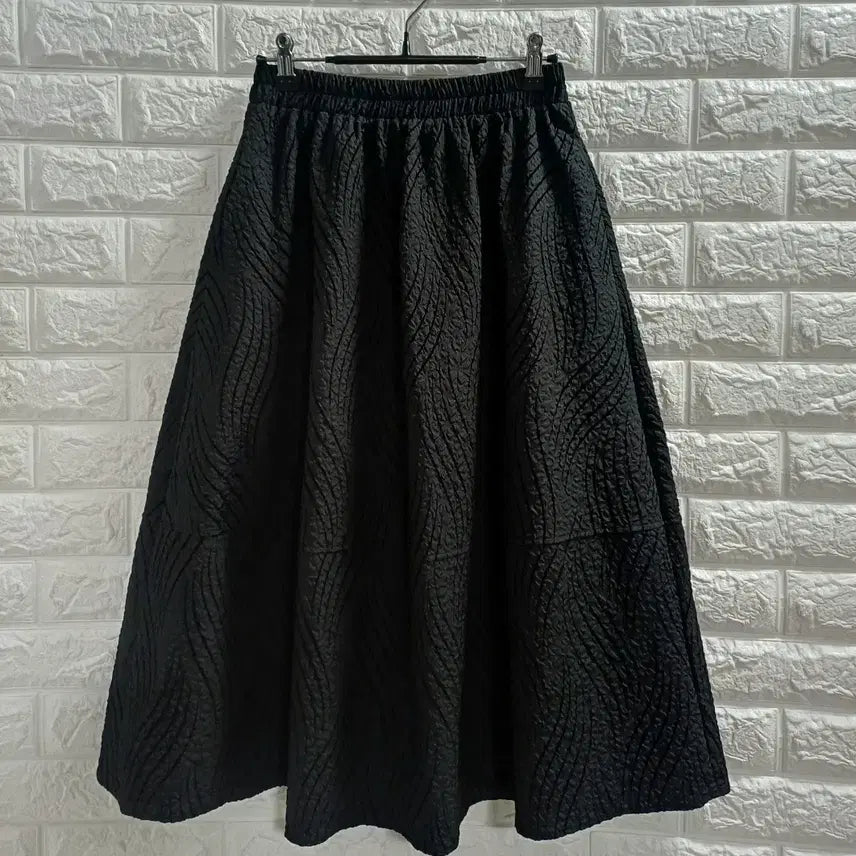 [BUNJANG] muzak A-Line Long Skirt / muzak.  엠보 A라인 롱스커트 블랙