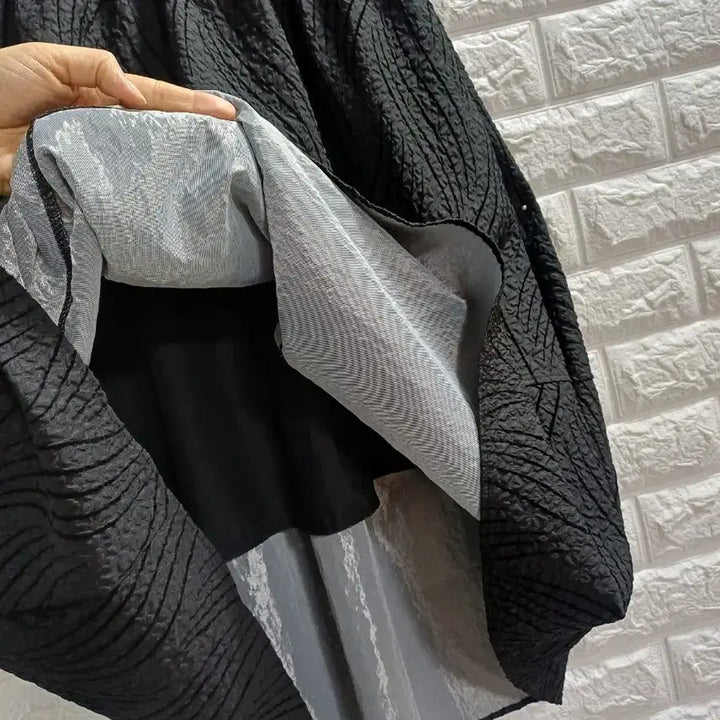 [BUNJANG] muzak A-Line Long Skirt / muzak.  엠보 A라인 롱스커트 블랙