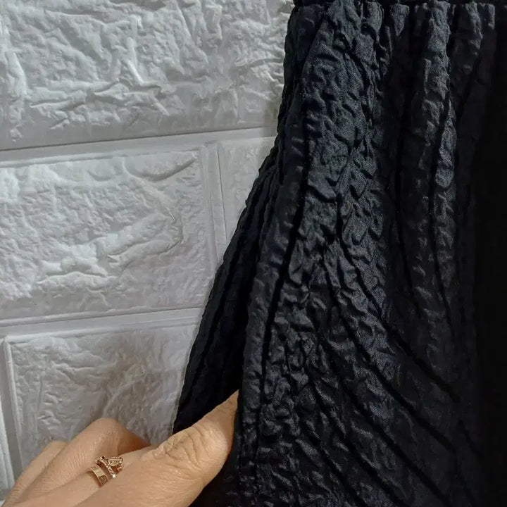 [BUNJANG] muzak A-Line Long Skirt / muzak.  엠보 A라인 롱스커트 블랙