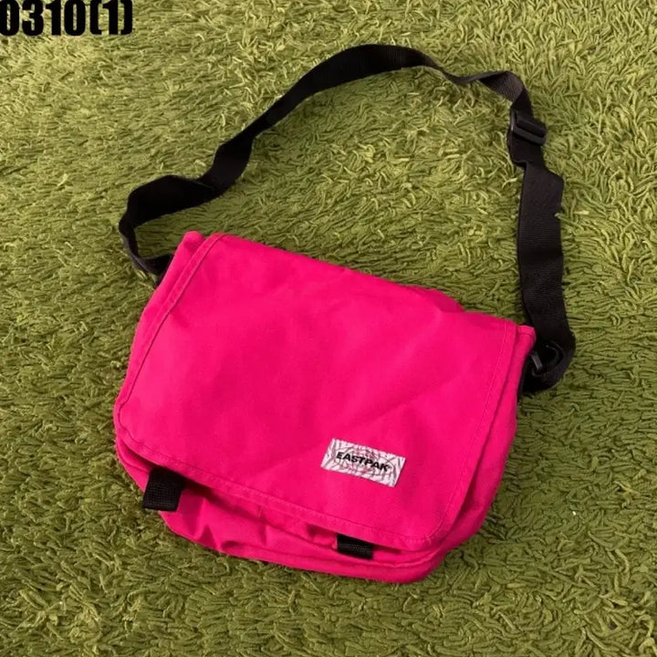 [BUNJANG] Eastpak Crossbody Bag / 이스트팩 크로스백 가방