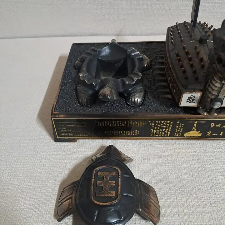 [BUNJANG] Retro Turtle Ship Lighter Ashtray Collectible / 근대사 [ 거북선 ] 라이터 재털이 레트로 수집품