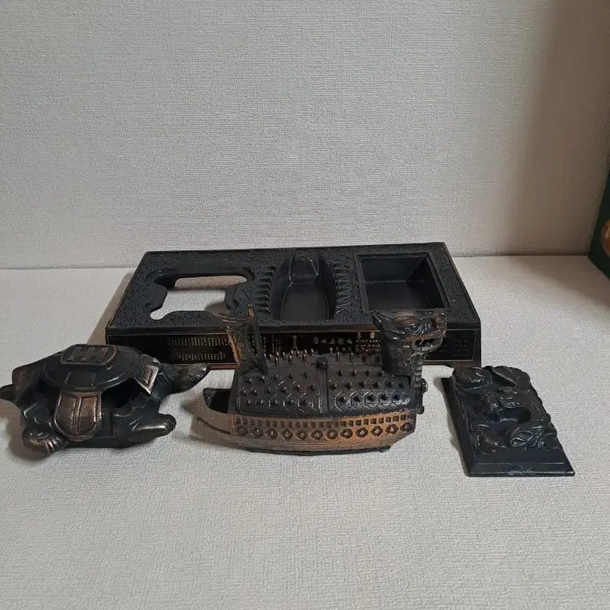 [BUNJANG] Retro Turtle Ship Lighter Ashtray Collectible / 근대사 [ 거북선 ] 라이터 재털이 레트로 수집품
