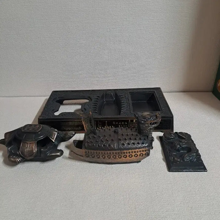 [BUNJANG] Retro Turtle Ship Lighter Ashtray Collectible / 근대사 [ 거북선 ] 라이터 재털이 레트로 수집품
