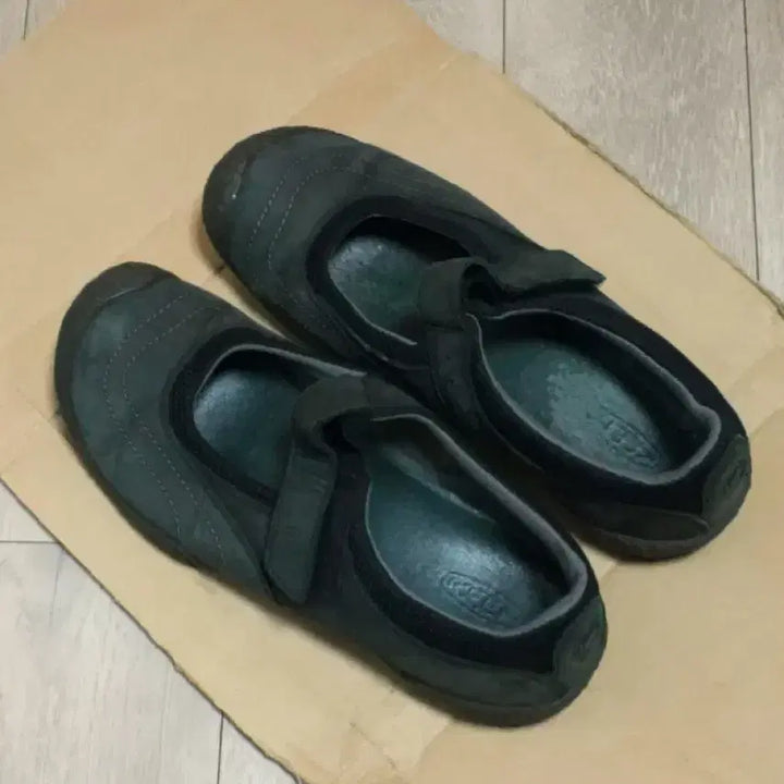 [BUNJANG] Keen Vintage Flat Shoes / keen 킨 빈티지 플랫 슈즈