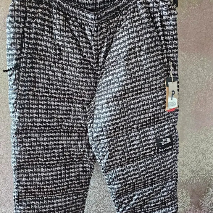 [BUNJANG] Supreme x The North Face Studded Nuptse Pants - Black (21SS) / [XL] 슈프림 x 노스페이스 스터드 눕시 팬츠 블랙 21SS