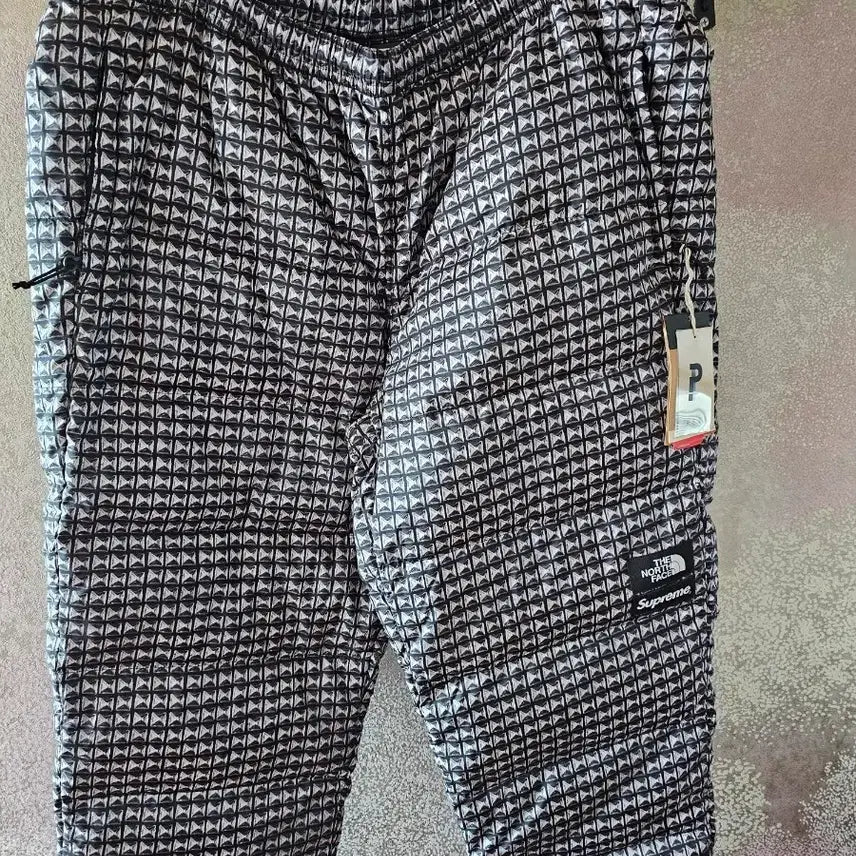 [BUNJANG] Supreme x The North Face Studded Nuptse Pants - Black (21SS) / [XL] 슈프림 x 노스페이스 스터드 눕시 팬츠 블랙 21SS