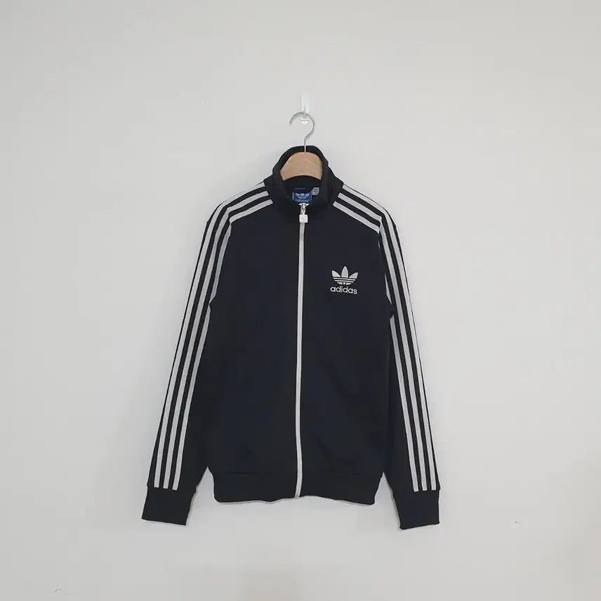 [SOLD OUT] No.26031004 아디다스 유로파 블랙 져지 삼선 트랙탑
