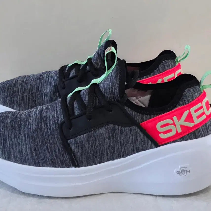 [BUNJANG] Skechers Gorun Fast Lively Black Mint Running Shoes / [240] 스케쳐스 고런 패스트 라이블리 블랙민트ㅡ단종매물,최저가