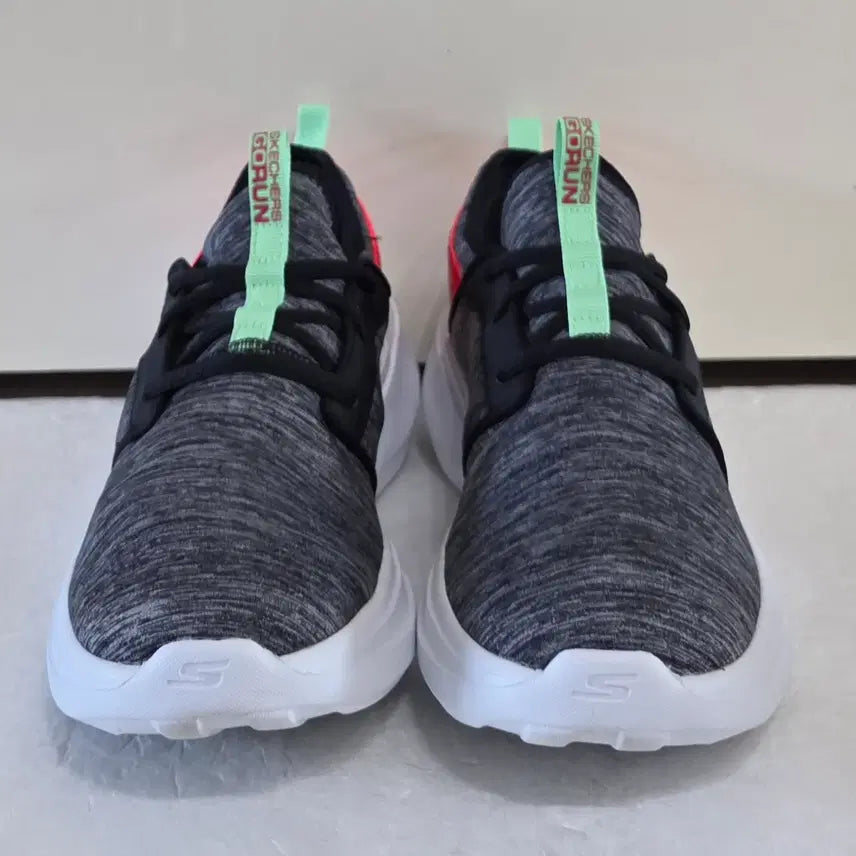 [BUNJANG] Skechers Gorun Fast Lively Black Mint Running Shoes / [240] 스케쳐스 고런 패스트 라이블리 블랙민트ㅡ단종매물,최저가