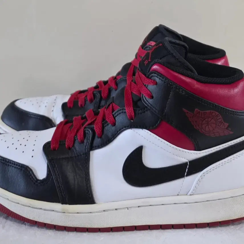 [BUNJANG] Nike Air Jordan 1 Mid Retro White Gym Red Sneakers / [285] 나이키 에어조던1 미드 레트로 화이트짐레드ㅡ단종매물