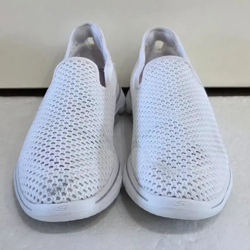 [BUNJANG] Skechers Go Walk 5 Comfort Breathable Slip-on Sneakers / [240] 스케쳐스 고워크5 컴포트브레스블 슬립온 화이트ㅡ단종매물,최저가