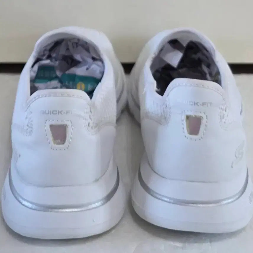 [BUNJANG] Skechers Go Walk 5 Comfort Breathable Slip-on Sneakers / [240] 스케쳐스 고워크5 컴포트브레스블 슬립온 화이트ㅡ단종매물,최저가