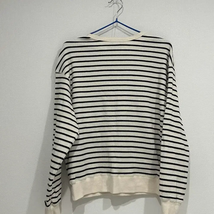 [BUNJANG] Til I Die Henley Neck Stripe Sweatshirt / 틸아이다이 헨리넥 스트라이프 맨투맨