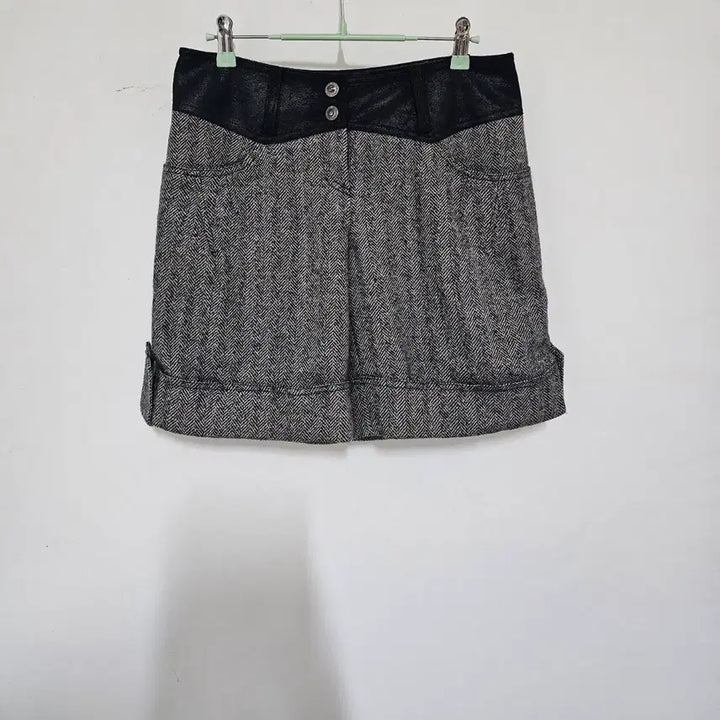 [BUNJANG] DECO XIX Herringbone Color-Block Shorts (M, 27-28 inch) / 데코 xix. 헤링본  블랙  배색  반바지. M 27~28 인치 상태굿