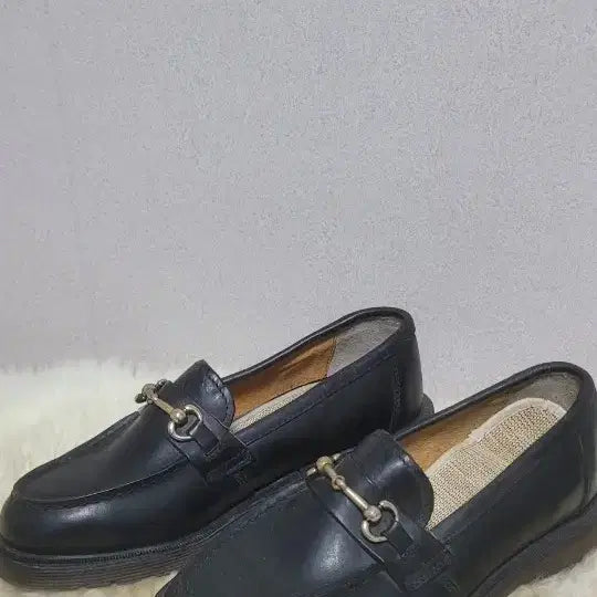 [BUNJANG] Black Gold Embellished Loafers / 블랙 금장 장식 로퍼 255 거의 새신