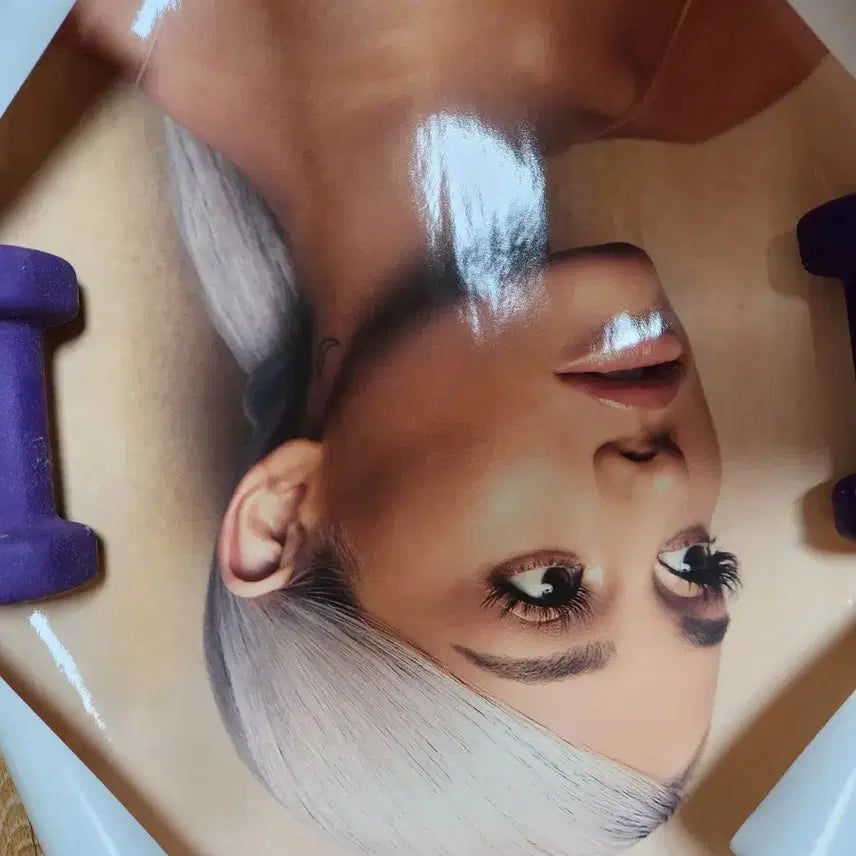 [BUNJANG] Ariana Grande Sweetener Poster / 아리아나 그란데 Sweetener 포스터