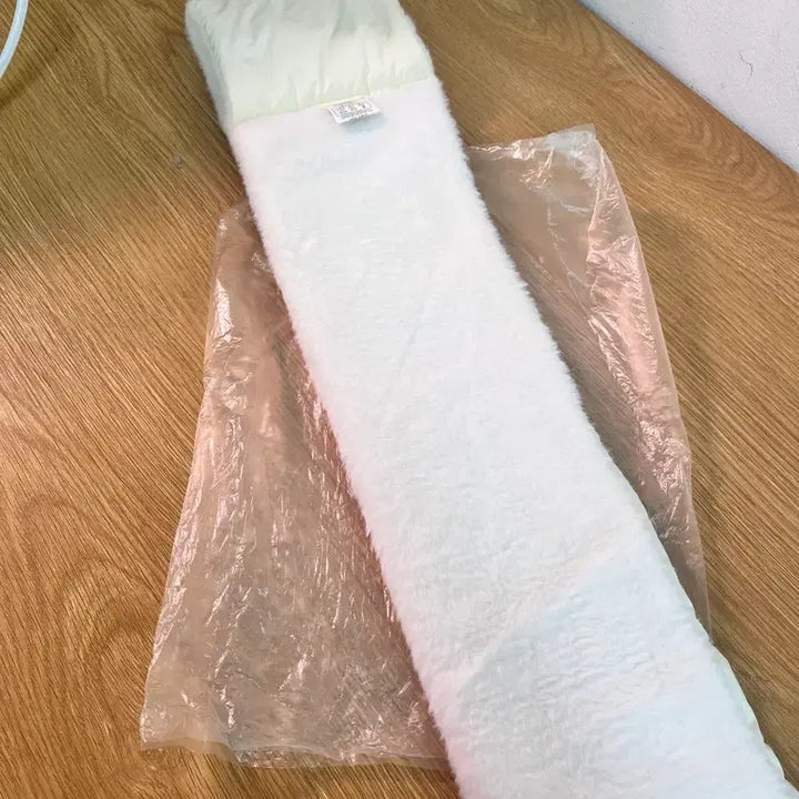 [BUNJANG] Pochacco Ivory Scarf / 포차코 목도리