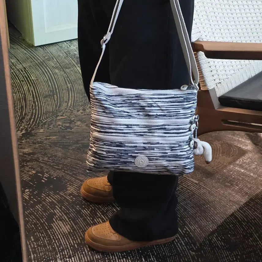 [BUNJANG] Kipling Stripe Crossbody Bag / 키플링 스트라이프 크로스백