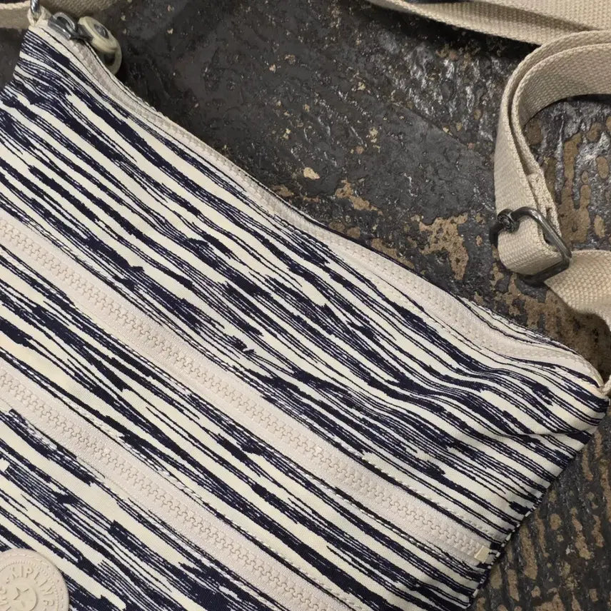 [BUNJANG] Kipling Stripe Crossbody Bag / 키플링 스트라이프 크로스백