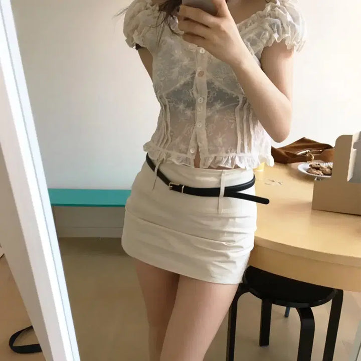 [BUNJANG] Ourcabinet Frill Blouse / 아우어캐비넷 프릴 블라우스