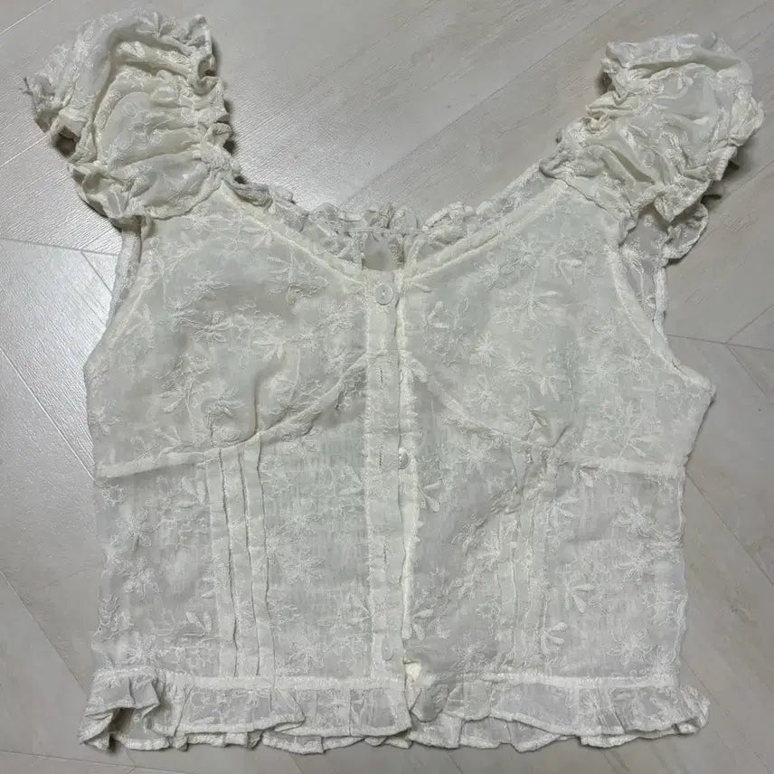[BUNJANG] Ourcabinet Frill Blouse / 아우어캐비넷 프릴 블라우스