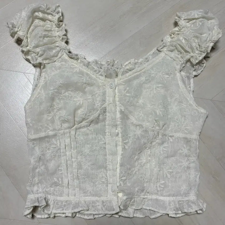 [BUNJANG] Ourcabinet Frill Blouse / 아우어캐비넷 프릴 블라우스