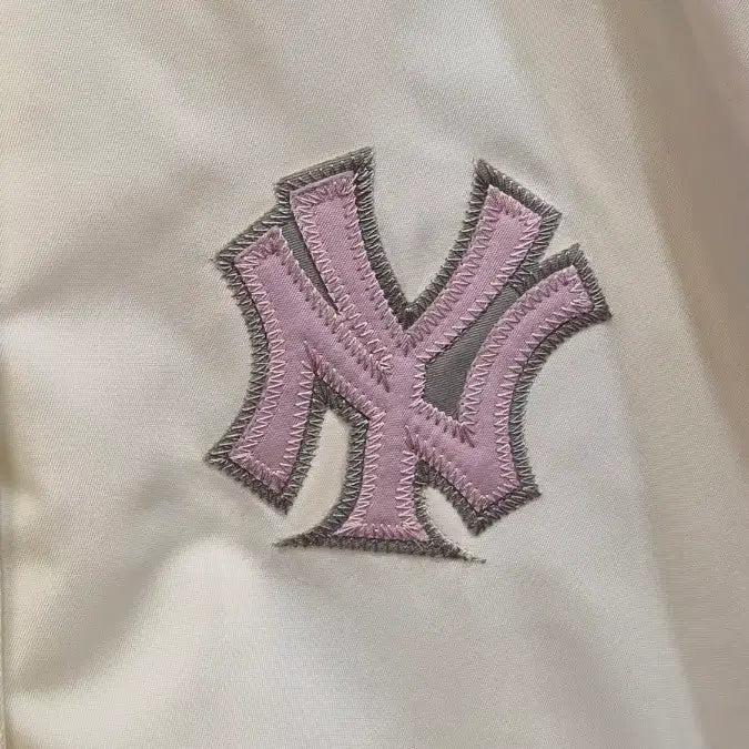 [BUNJANG] MLB New York Yankees Pink Varsity Jacket / [95] MLB 뉴욕양키스 핑크 배색 바시티 자켓 (스타디움 점퍼)4.5