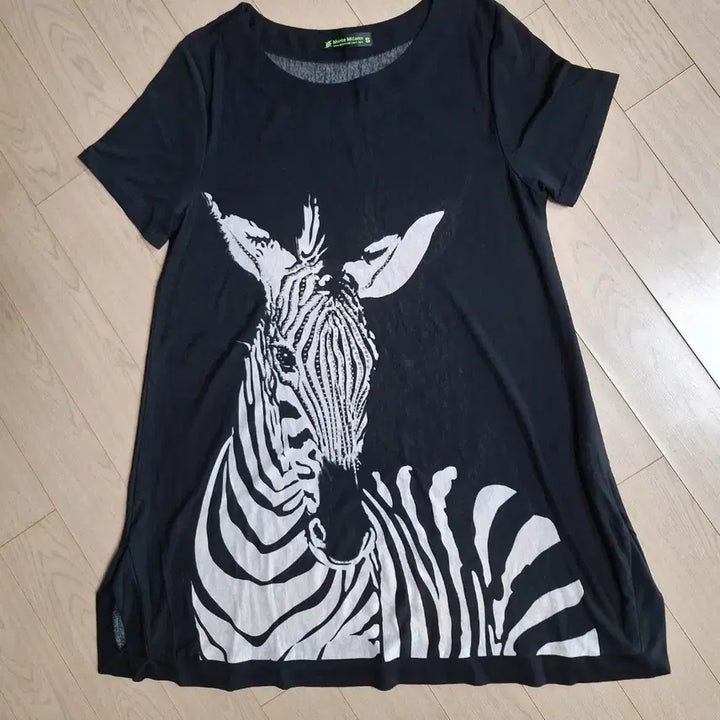 [SOLD OUT] Maria Milano 검정색 얼룩말 티셔츠