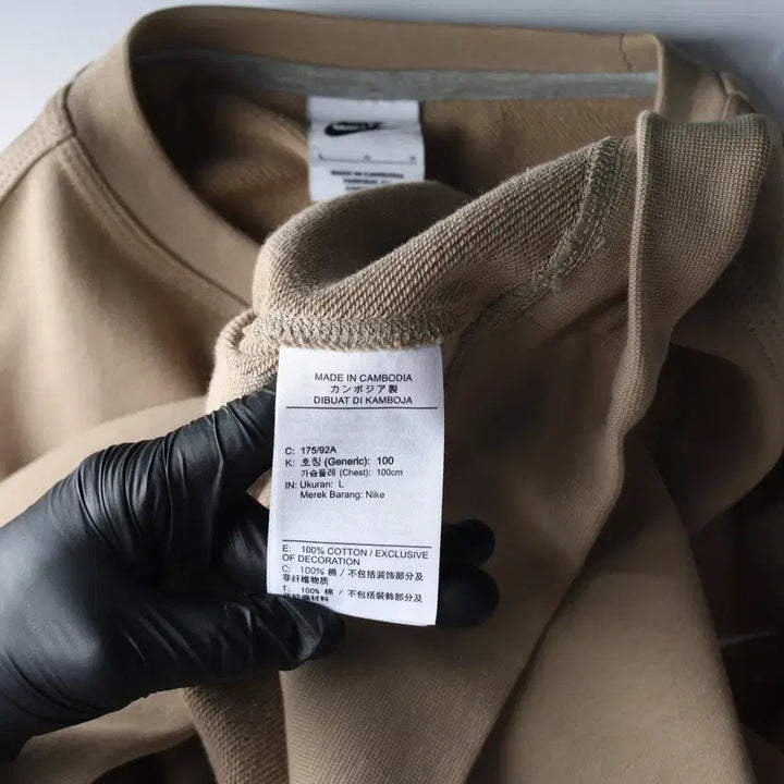 [SOLD OUT] 나이키 23FW 스우시 로고 코튼 맨투맨 베이지