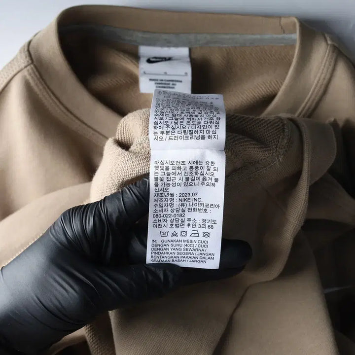[SOLD OUT] 나이키 23FW 스우시 로고 코튼 맨투맨 베이지
