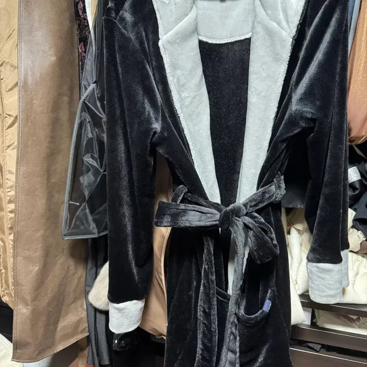 [BUNJANG] Black Velvet Long Hooded Robe M / 벨벳 롱 후드 로브 M (새상품)