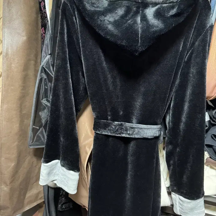 [BUNJANG] Black Velvet Long Hooded Robe M / 벨벳 롱 후드 로브 M (새상품)