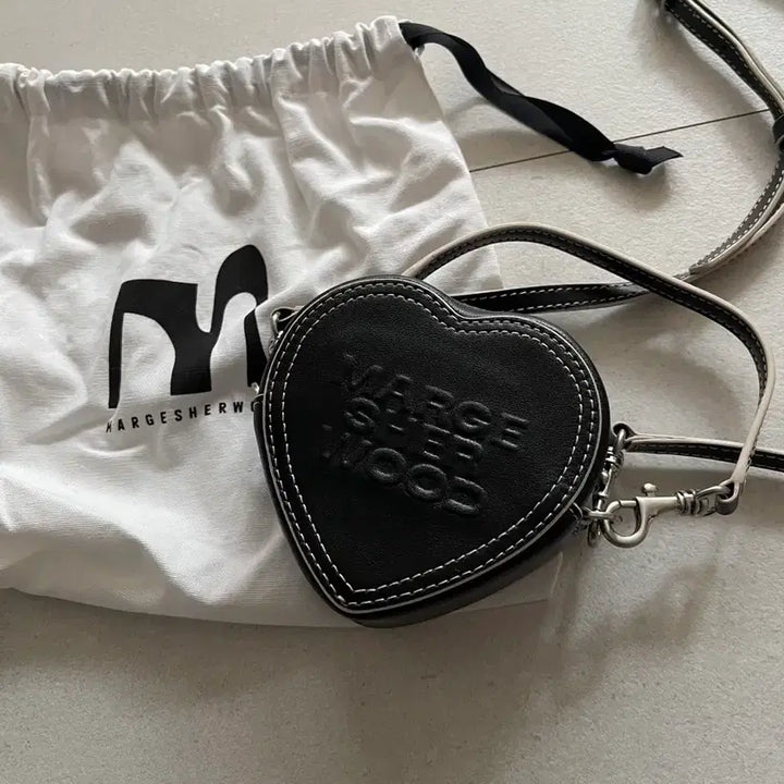 [BUNJANG] Margesherwood Heart Mini Bag Black / 마지셔우드 하트 미니백 블랙 새상품