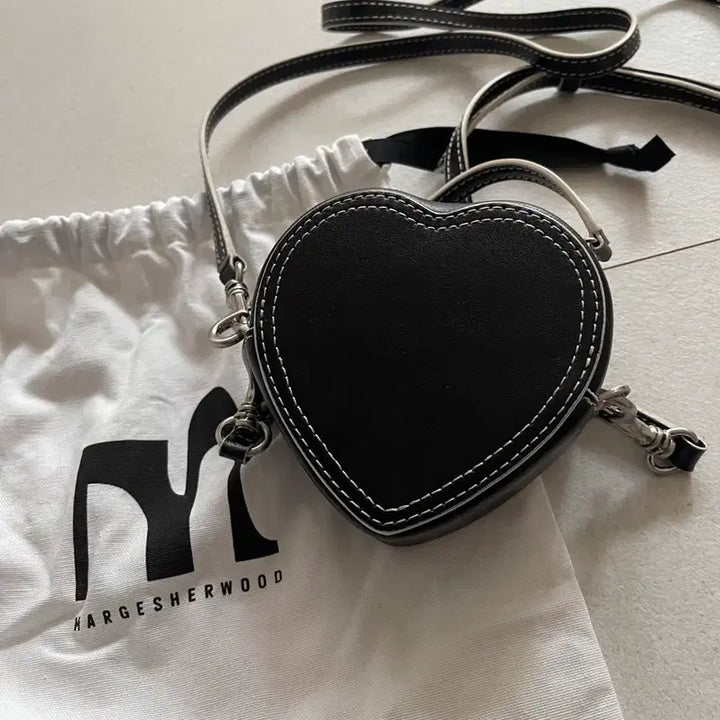[BUNJANG] Margesherwood Heart Mini Bag Black / 마지셔우드 하트 미니백 블랙 새상품