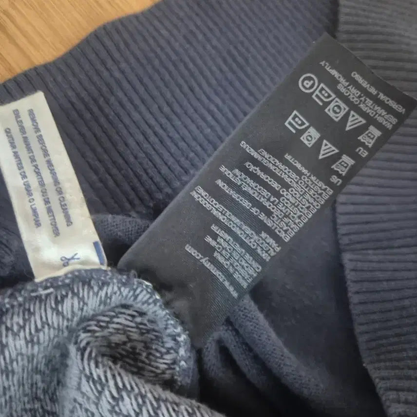 [BUNJANG] Tommy Hilfiger V-Neck Knit Sweater / 타미힐피거 브이넥 니트 스웨터 남성 니트(95~100)