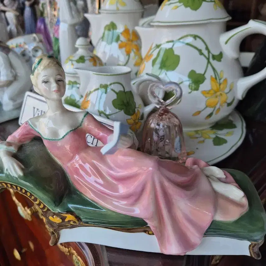 [BUNJANG] Royal Doulton Repose Figurine / 로얄 덜튼 Repose 피겨린