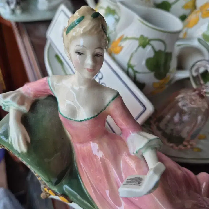 [BUNJANG] Royal Doulton Repose Figurine / 로얄 덜튼 Repose 피겨린