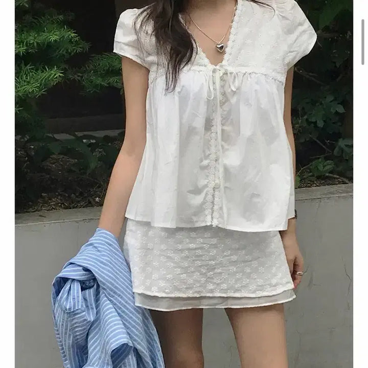 [BUNJANG] Punch Embroidery Lace Blouse / 펀칭 자수 블라우스 레이스 블라우스