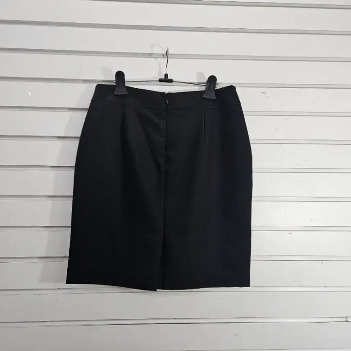[BUNJANG] Roem Black Pleated Midi Skirt / 봄/로엠 블랙 뒷트임 주름포인트 스커트28/보물찾기천사
