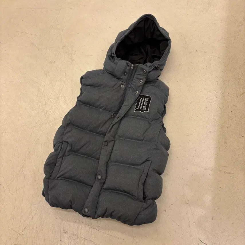 [BUNJANG] MLB Detroit Duck Down Gray Padded Vest / MLB 디트로이트 덕다운 그레이 패딩조끼