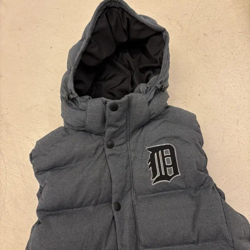 [BUNJANG] MLB Detroit Duck Down Gray Padded Vest / MLB 디트로이트 덕다운 그레이 패딩조끼