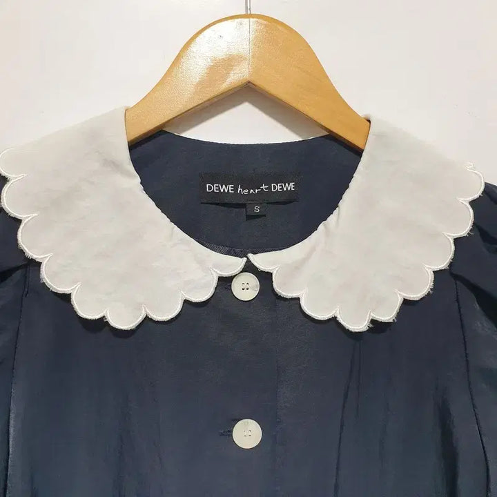 [BUNJANG] Dew E Dew E Wave Collar Dress M0492 / 듀이듀이 웨이브 카라 드레스 S_M0492