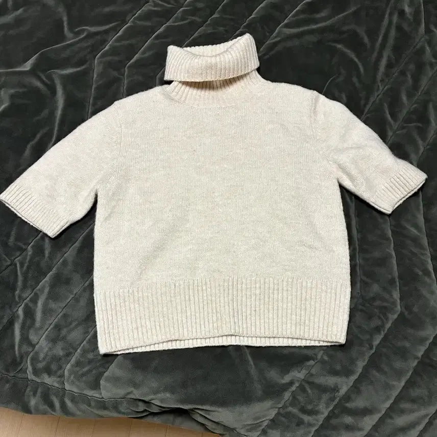 [BUNJANG] H&amp;M Turtleneck Short Sleeve Knit Top / H&amp;m 터틀넥 반팔 니트