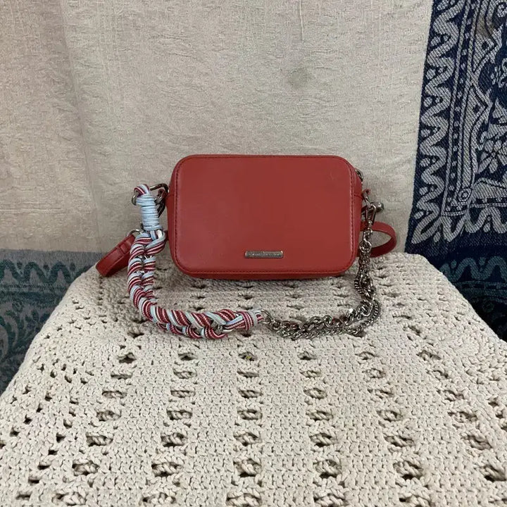 [BUNJANG] Charles &amp; Keith Leather Chain Crossbody Bag / [F] 찰스앤키스 가죽 체인 크로스백 숄더백 가방