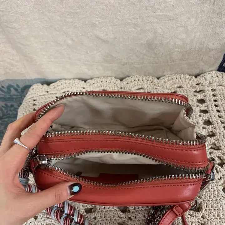 [BUNJANG] Charles &amp; Keith Leather Chain Crossbody Bag / [F] 찰스앤키스 가죽 체인 크로스백 숄더백 가방