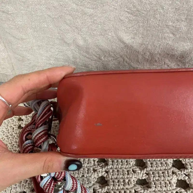 [BUNJANG] Charles &amp; Keith Leather Chain Crossbody Bag / [F] 찰스앤키스 가죽 체인 크로스백 숄더백 가방