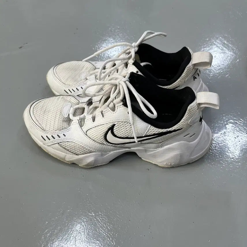 [BUNJANG] Nike Air Heights Sneakers / 255 나이키 에어 하이츠 운동화 0306M