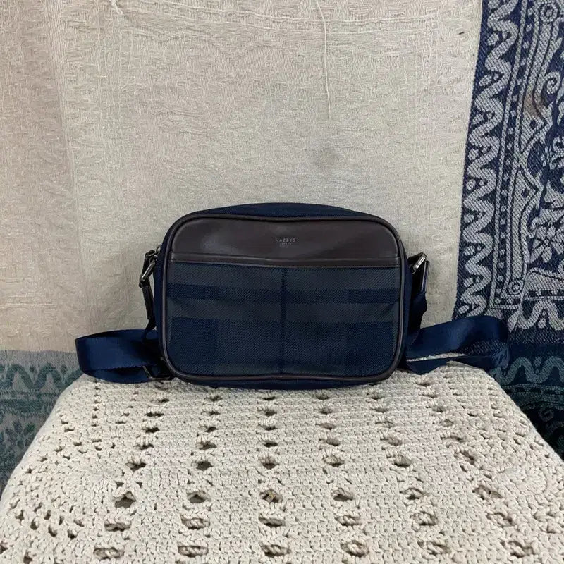 [BUNJANG] Hazzys Check Mini Crossbody Shoulder Bag / [F] 헤지스 체크 미니 크로스백 숄더백 가방
