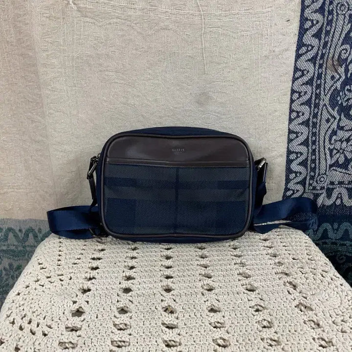 [BUNJANG] Hazzys Check Mini Crossbody Shoulder Bag / [F] 헤지스 체크 미니 크로스백 숄더백 가방